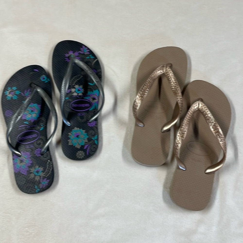 Havaianas flip flops 2 pair